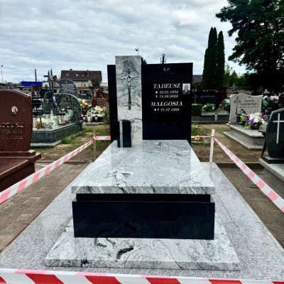 Black W + Viscont White na okładzinie naciętej w kostkę